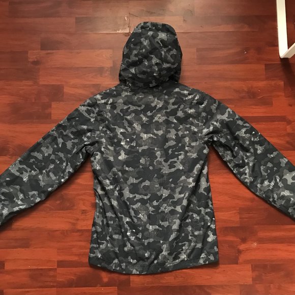 The North Face Rain Jackct - Picture 2 of 3